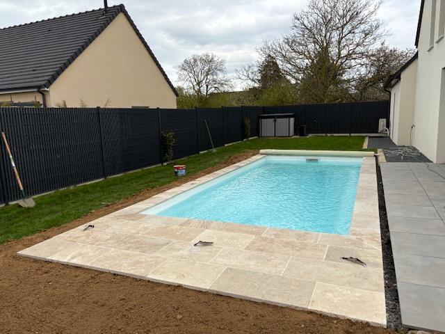 Installation d’une piscine Cobalt 7 près d’Argences
