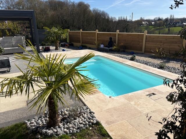 Installation d’une piscine coque Galaxite 7.60 dans le secteur de Cabourg 