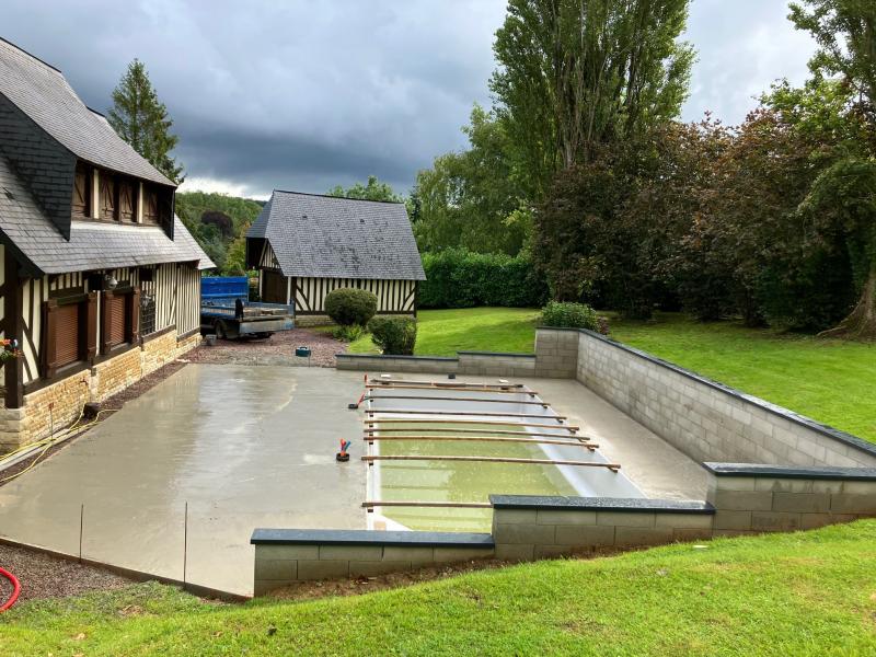 Installation d’une piscine Célestine avec traitement au sel près d’Houlgate